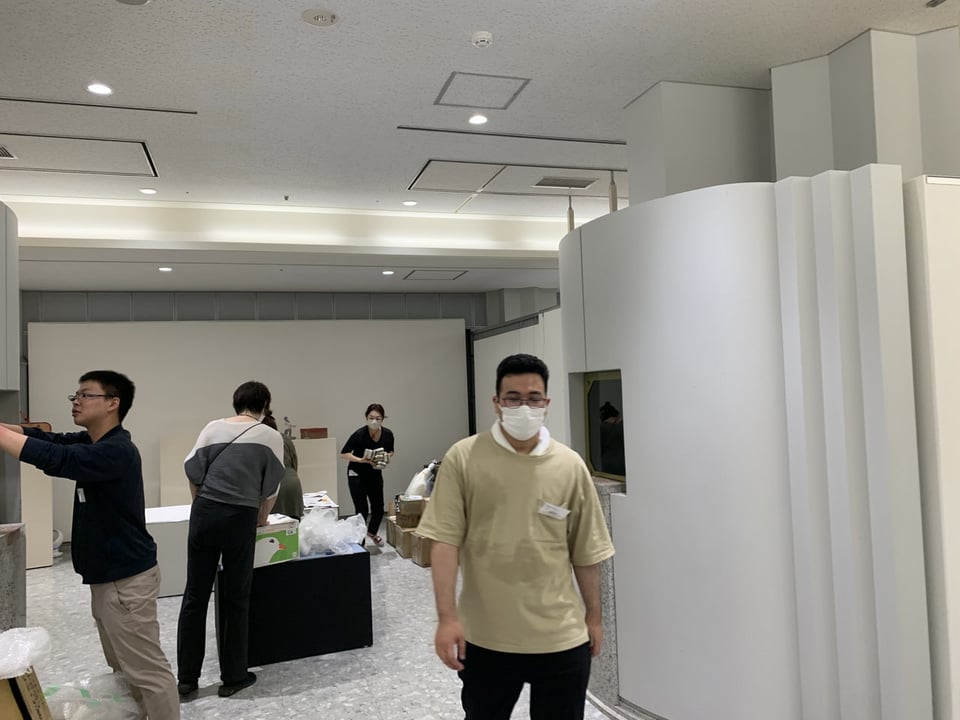 ILCE飾り付け風景　レザークラフト　公募展