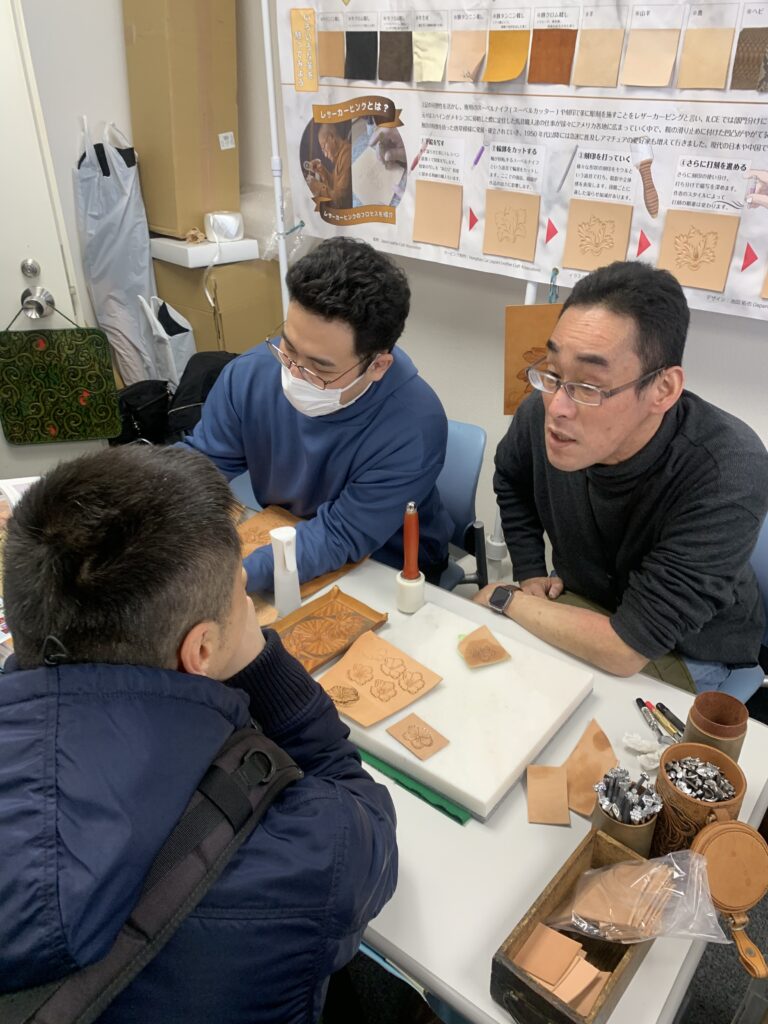 レザー　レザークラフト　レザーカービング　アート　ハンドメイド　革雑貨　革　革小物　ギャラリー　公募展　コンテスト