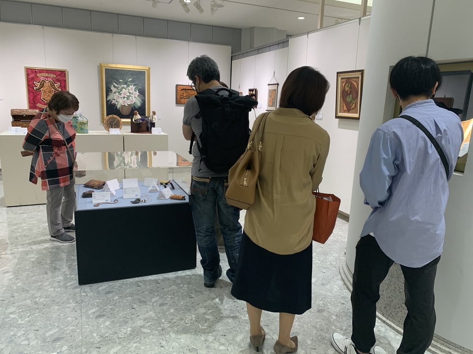 レザー　レザークラフト　レザーカービング　アート　ハンドメイド　革雑貨　革　革小物　ギャラリー　公募展　コンテスト
