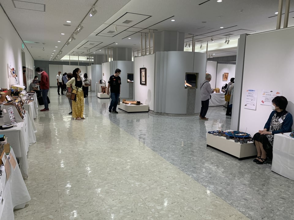 レザー　レザークラフト　レザーカービング　アート　ハンドメイド　革雑貨　革　革小物　ギャラリー　公募展　コンテスト
