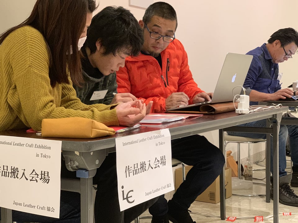 展覧会搬入 JLCA ILCE 1st International Leather Craft Exhibition