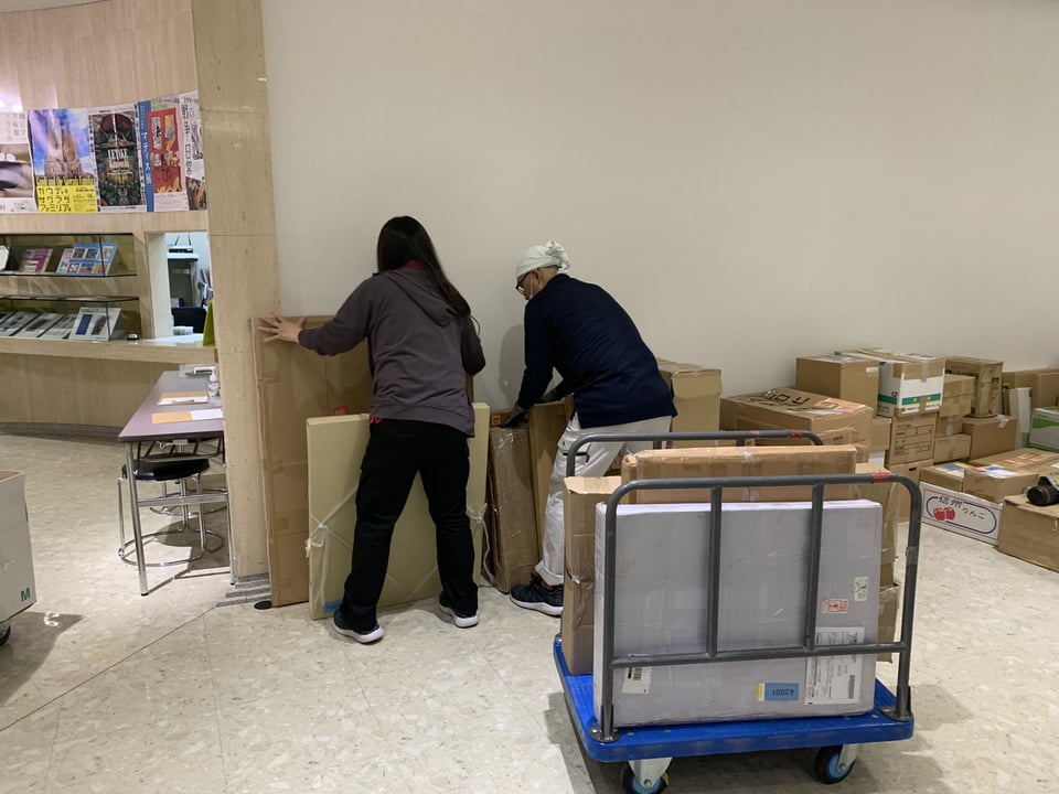 ILCE飾り付け風景−２　レザークラフト　公募展